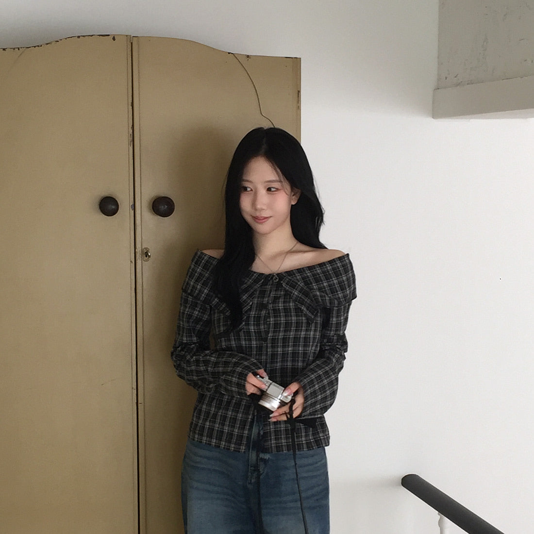 【F60121】實拍法式一字領小眾性感格子襯衫250212