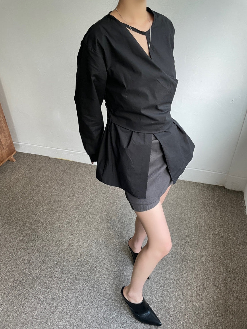 【F034281】春夏韓國設計款不規則鏤空開叉長袖襯衫250325