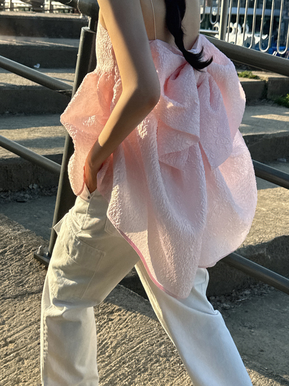 【F60377】實拍韓國設計粉色肌理蝴蝶結吊帶上衣250512