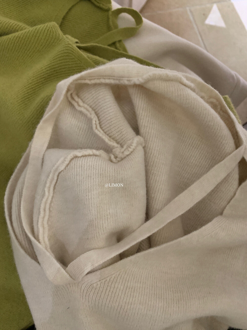 【L8368】實拍檸檬簡約羊毛羊絨喇叭袖長袖針織衫251117