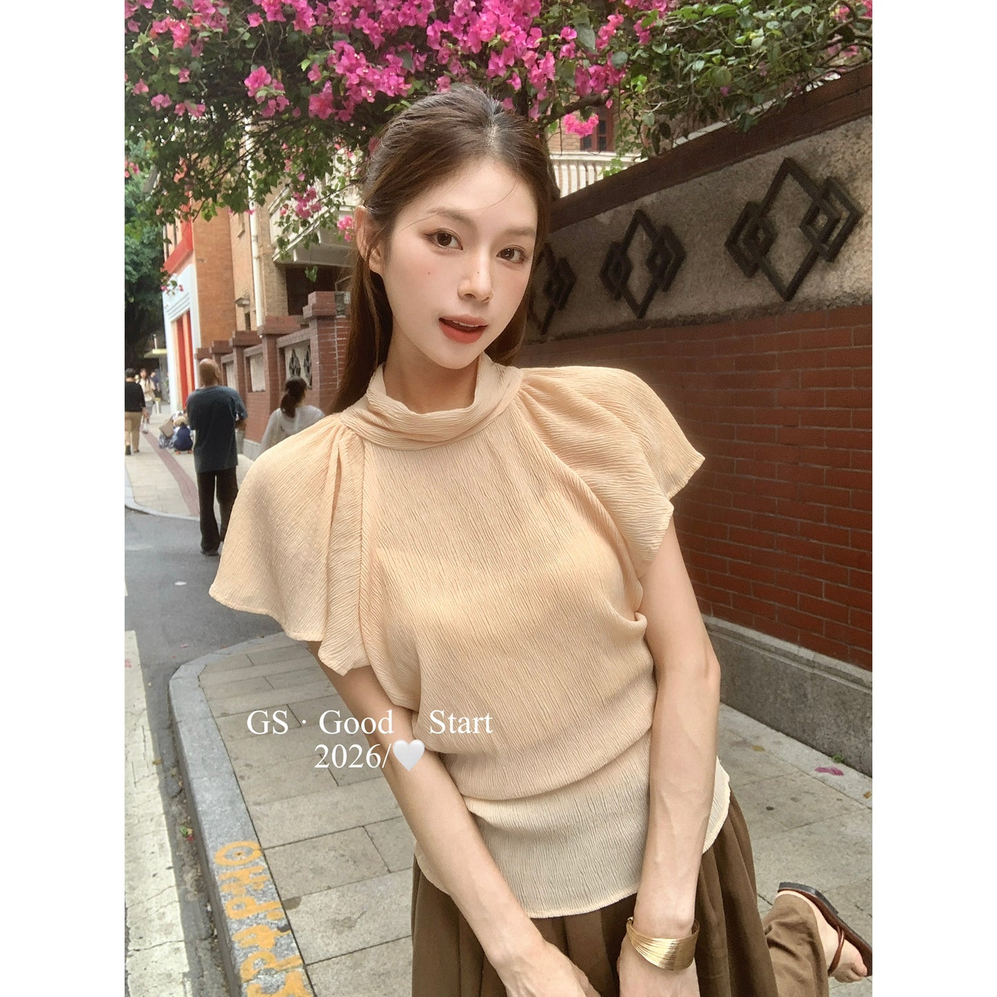 【L123W】法式溫柔氣質🌸設計感飛飛袖收腰立領短袖上衣260518