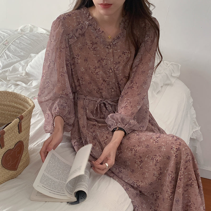 【F60657】仙氣降臨・V領木耳邊碎花長袖綁帶洋裝260825