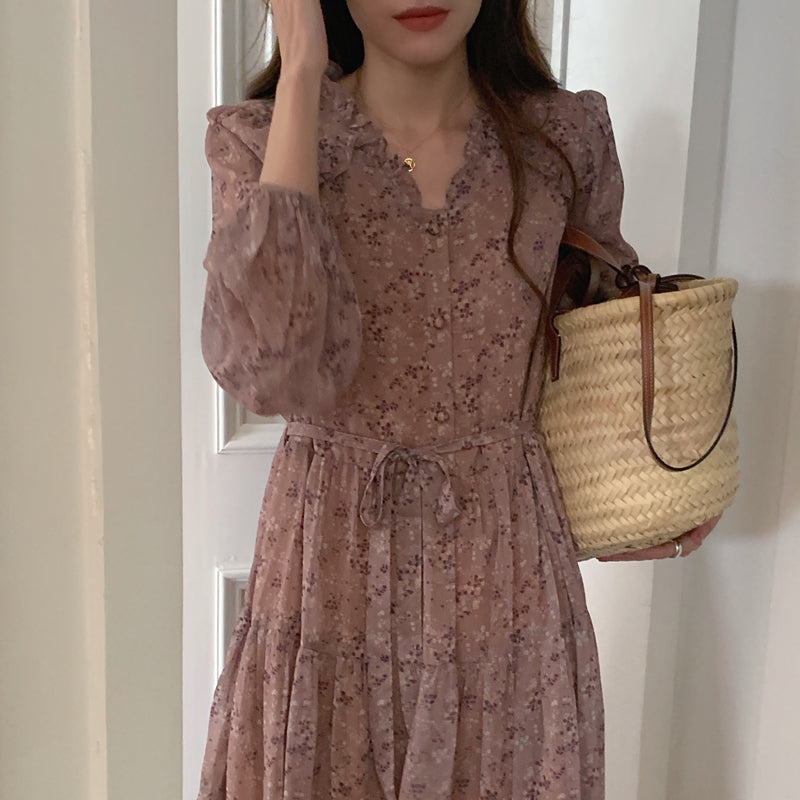 【F60657】仙氣降臨・V領木耳邊碎花長袖綁帶洋裝260825