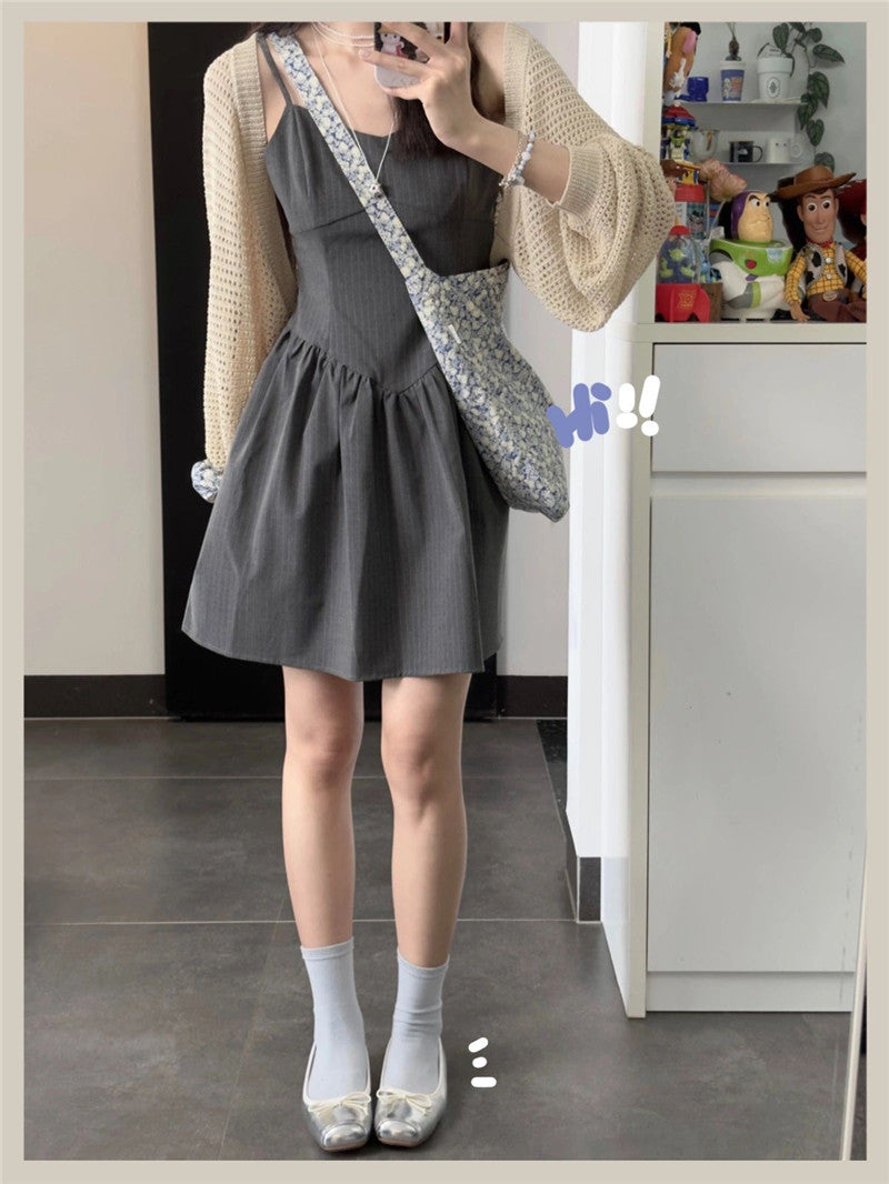 【F10418】韓版灰藍色V領吊帶連衣裙+鏤空設計感披肩開衫231023