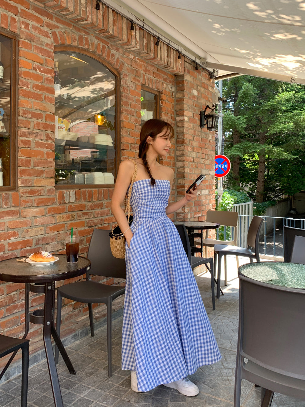 【F60624】復古度假氛圍🌴甜美平口設計感抓皺收腰格紋洋裝260609