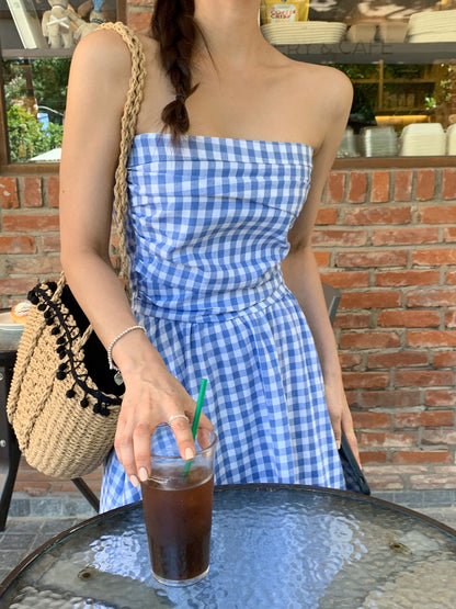 【F60624】復古度假氛圍🌴甜美平口設計感抓皺收腰格紋洋裝260609