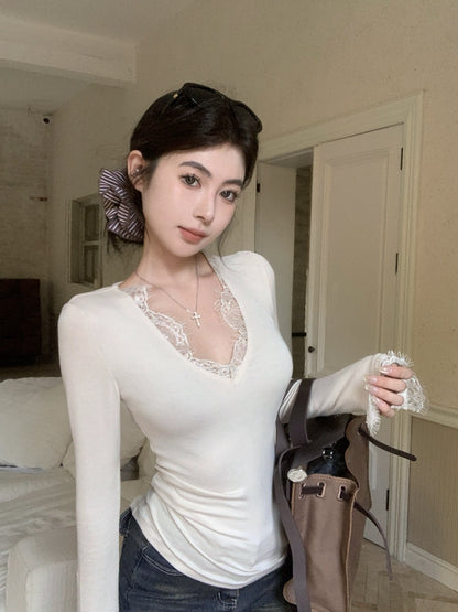 【F60673】氣質微性感・V領蕾絲內搭上衣260825