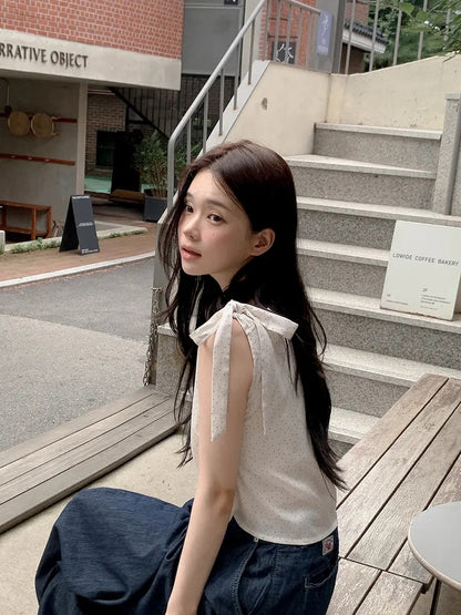 【F60527】韓系甜美純慾風🤍不規則斜肩綁帶點點抓皺無袖上衣260316