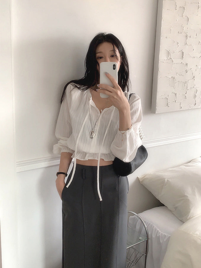 【F60683】甜美輕盈・V領蕾絲花邊縮腰綁帶棉質襯衫260825