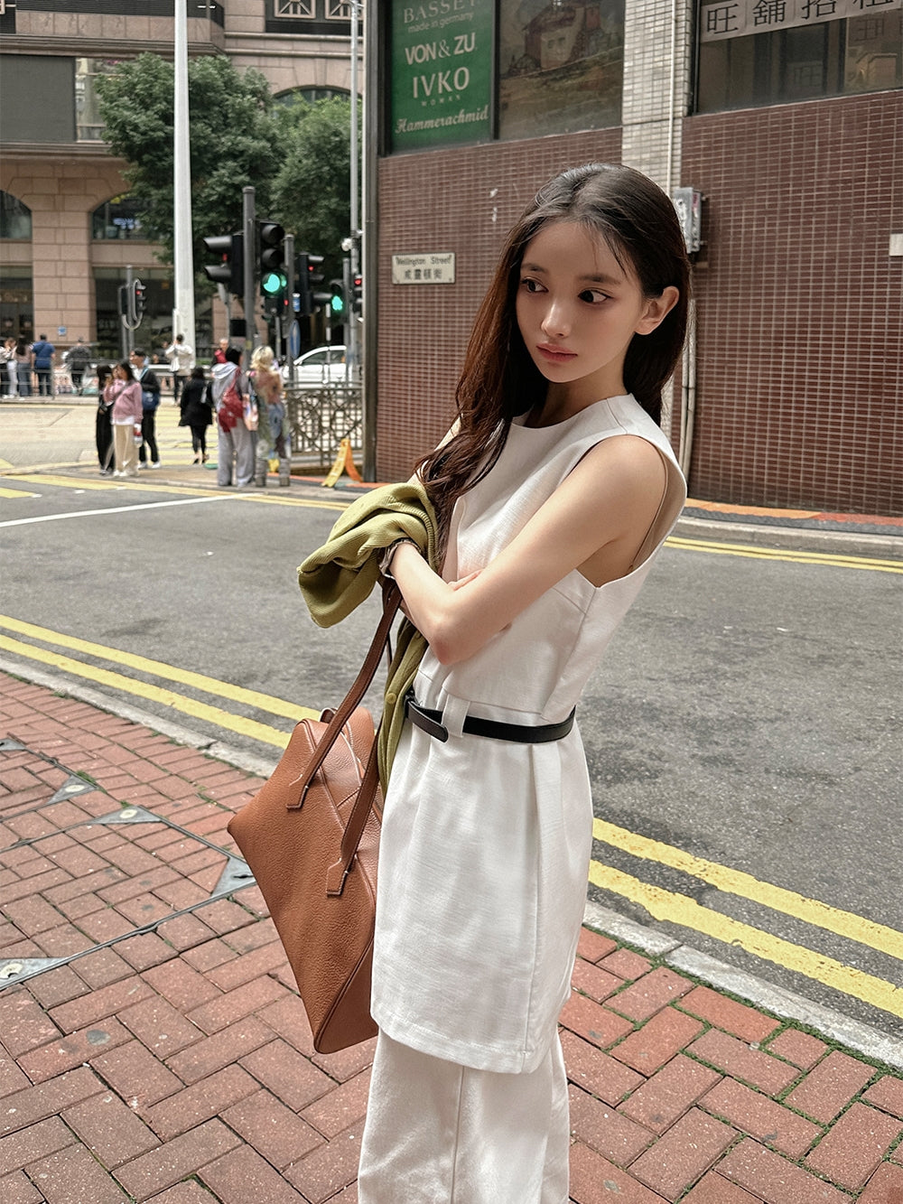 【F60597】復古極簡穿搭🖤小眾圓領無袖背心長上衣(附腰帶)260504