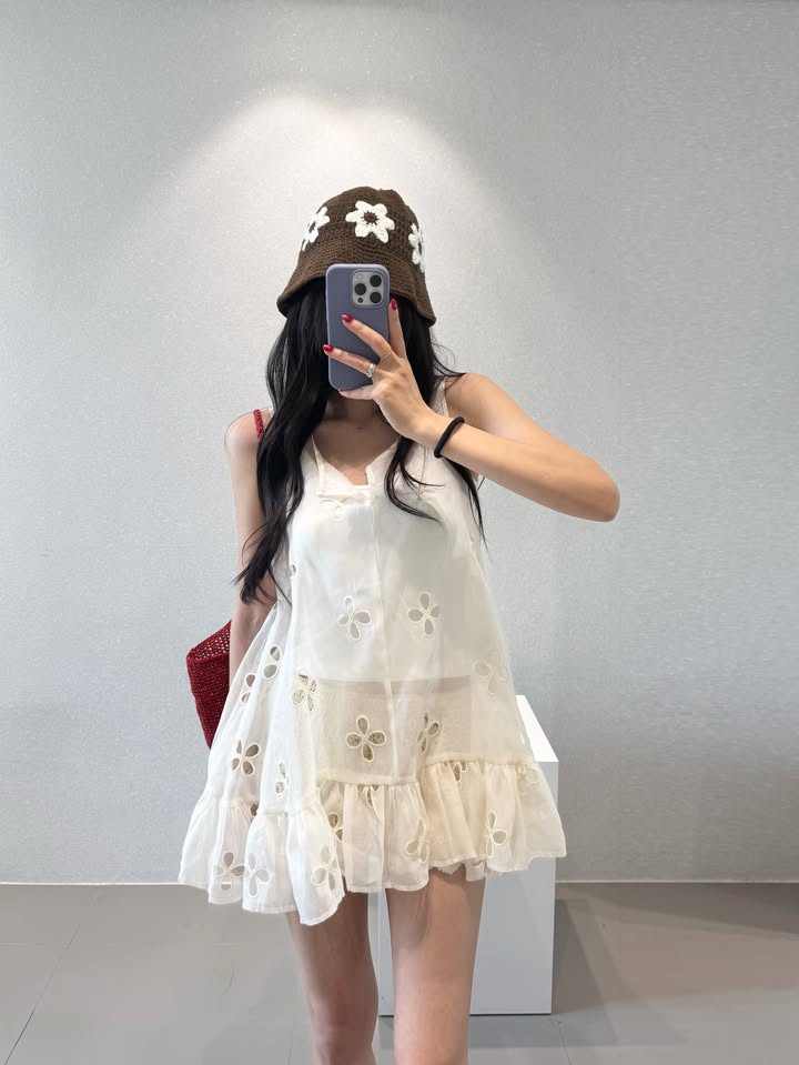 【F60677】復古浪漫・鏤空鉤花背心洋裝 (附細肩帶內搭)260825