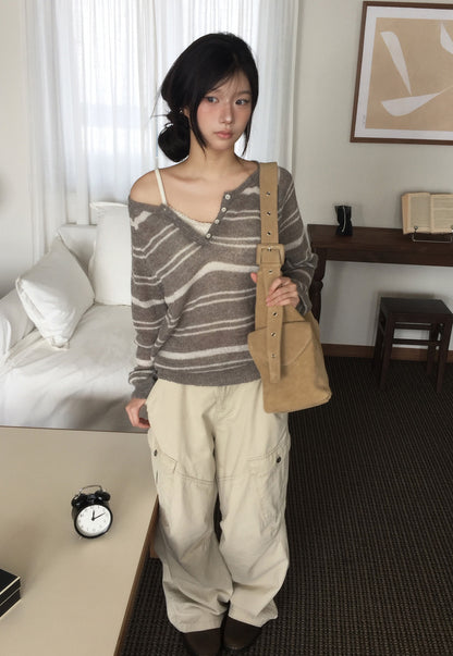【F60696】慵懶輕質感・半開領排釦條紋針織衫260914