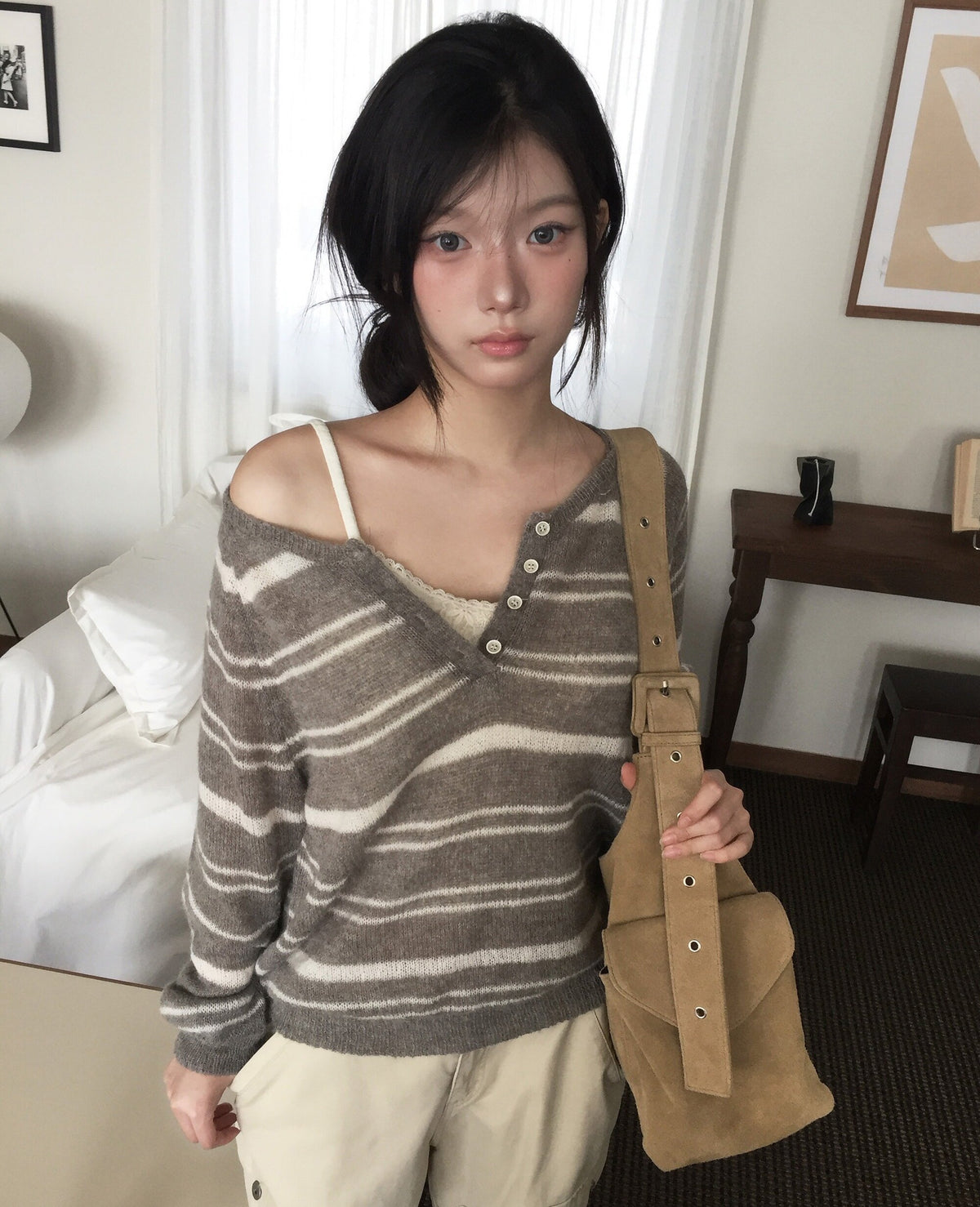 【F60696】慵懶輕質感・半開領排釦條紋針織衫260914