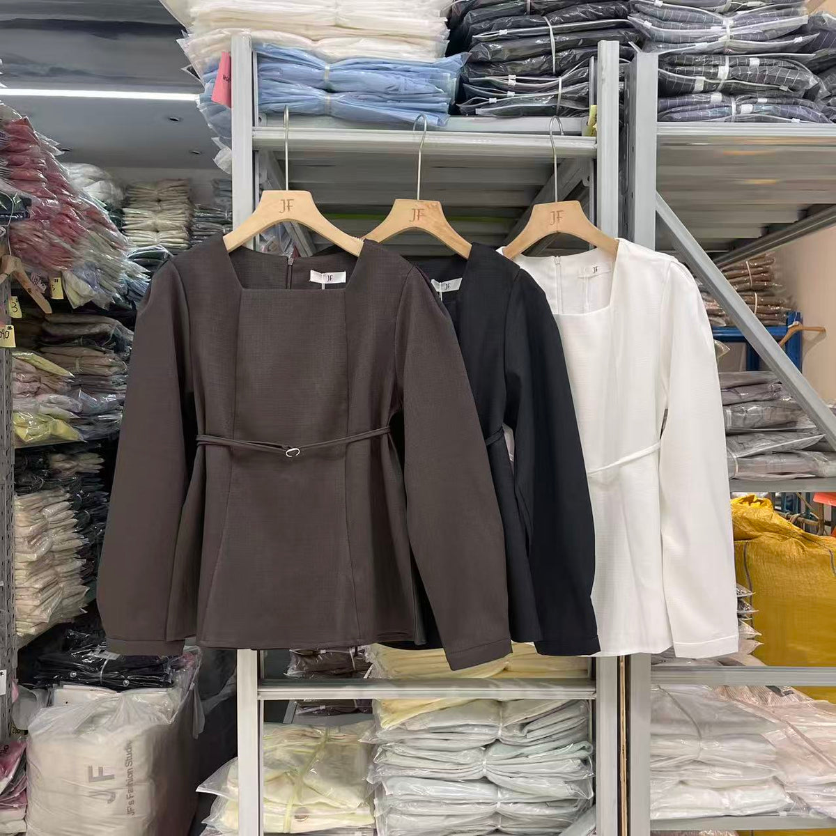 【F60741】法式氣質・方領綁帶縮腰粗紡上衣260928
