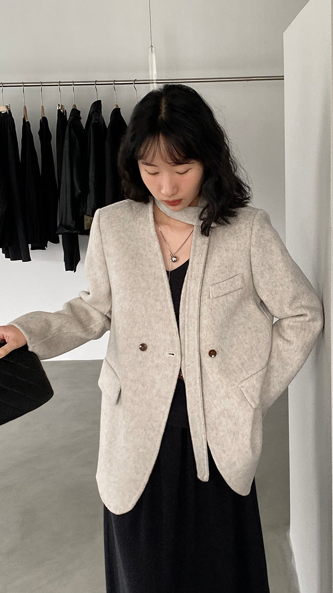 韓系女裝批發：米白色無領短版西裝外套，簡約俐落穿搭