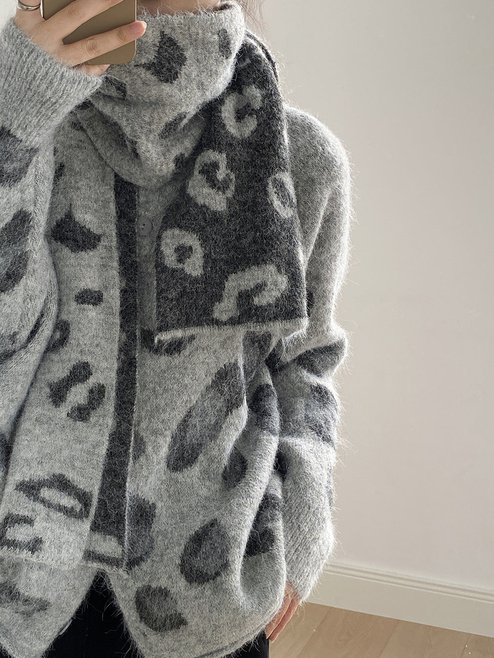 【YP2598】 實拍秋冬慵懶豹紋開衫毛衣+圍巾（含羊毛3%)251023