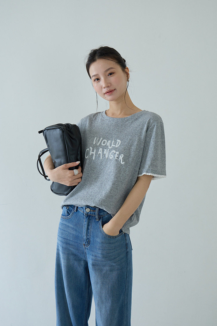 【LD11259】休閒百搭款！韓系個性刺繡字母花邊/荷葉袖寬鬆短袖上衣260512