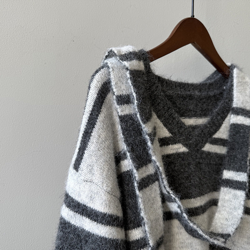 【Y25109】 實拍慵懶條紋V領毛衣＋圍巾(含羊毛3%) 251023