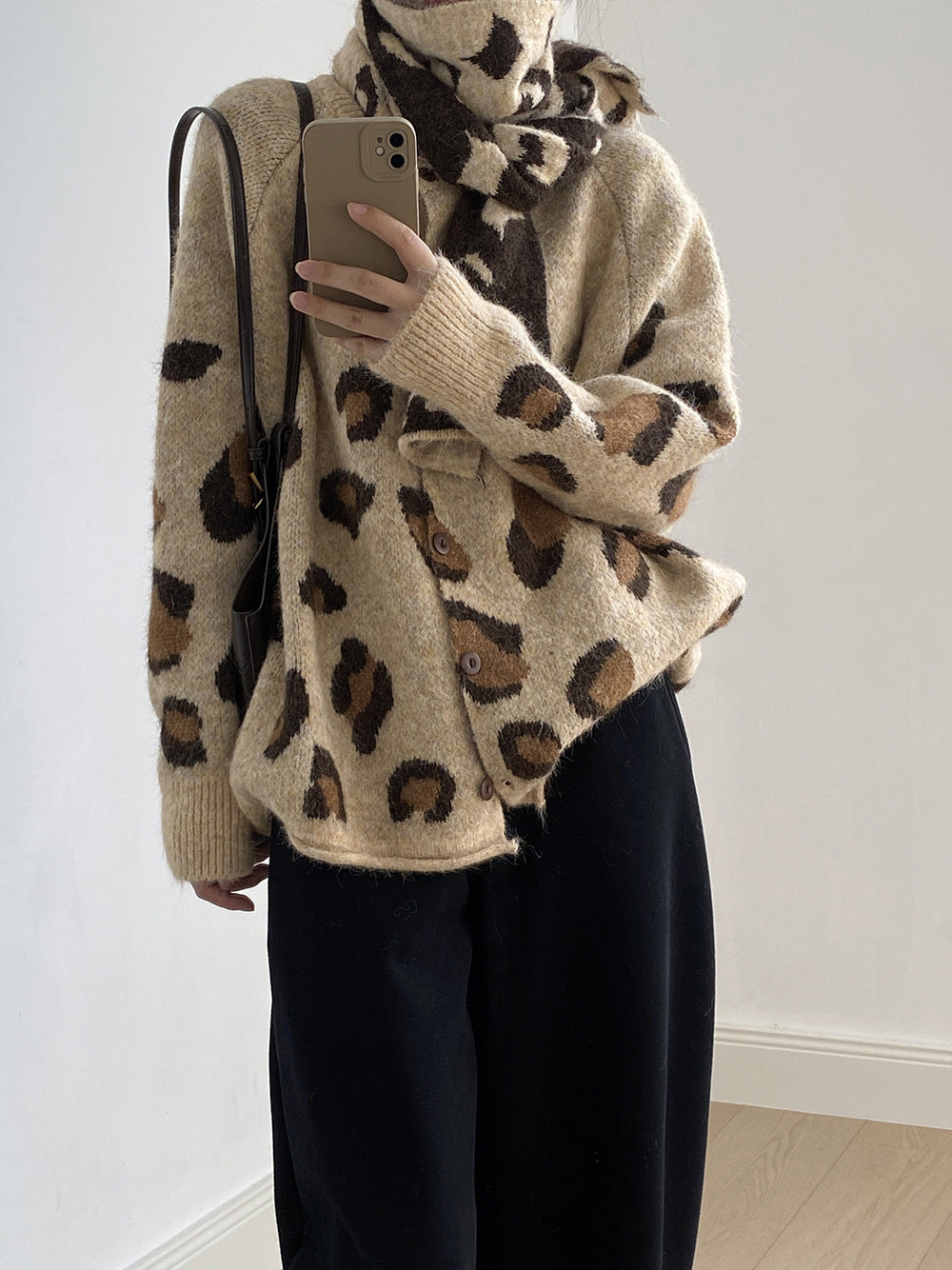 【YP2598】 實拍秋冬慵懶豹紋開衫毛衣+圍巾（含羊毛3%)251023