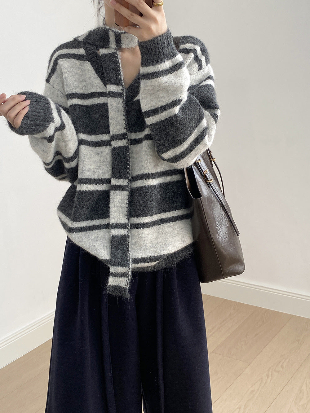 【Y25109】 實拍慵懶條紋V領毛衣＋圍巾(含羊毛3%) 251023