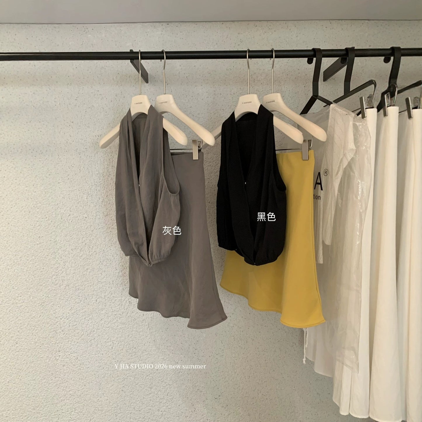 【L2350】Y.JIA高級時髦精穿搭🍷V領繞頸無袖上衣+流光緞面魚尾半身裙套裝260706