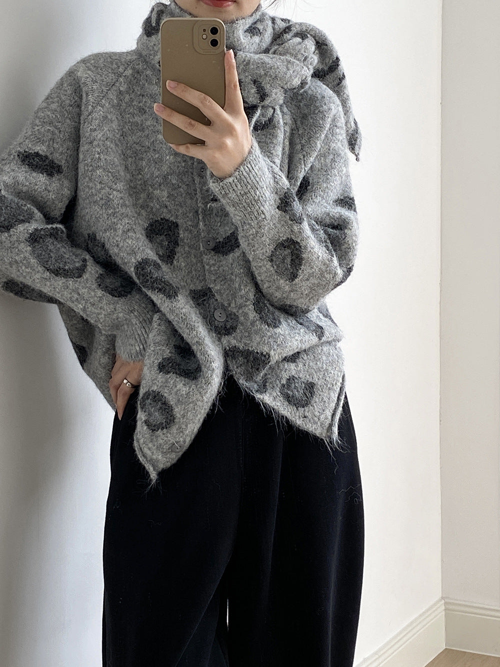 【YP2598】 實拍秋冬慵懶豹紋開衫毛衣+圍巾（含羊毛3%)251023
