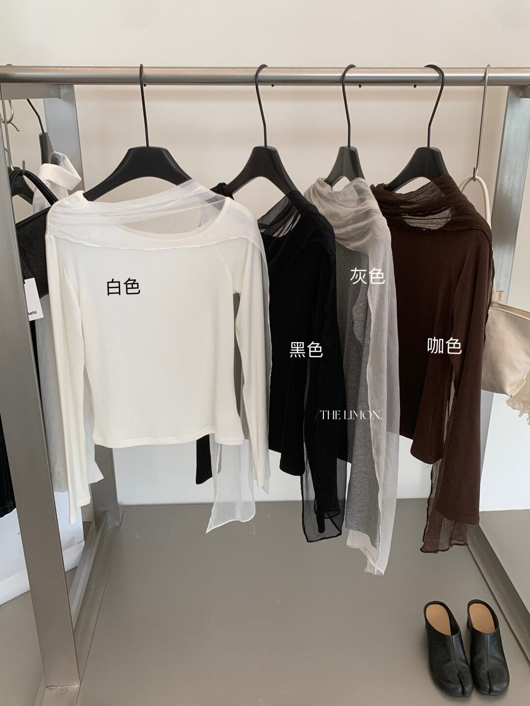 【L11268】檸檬家質感氛圍・飄帶網紗拼接斜肩修身上衣260916