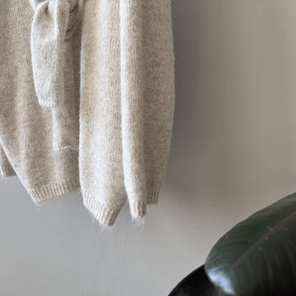 【Y25805】 實拍溫柔軟糯V領毛衣+針織披肩(含羊毛3％）251023