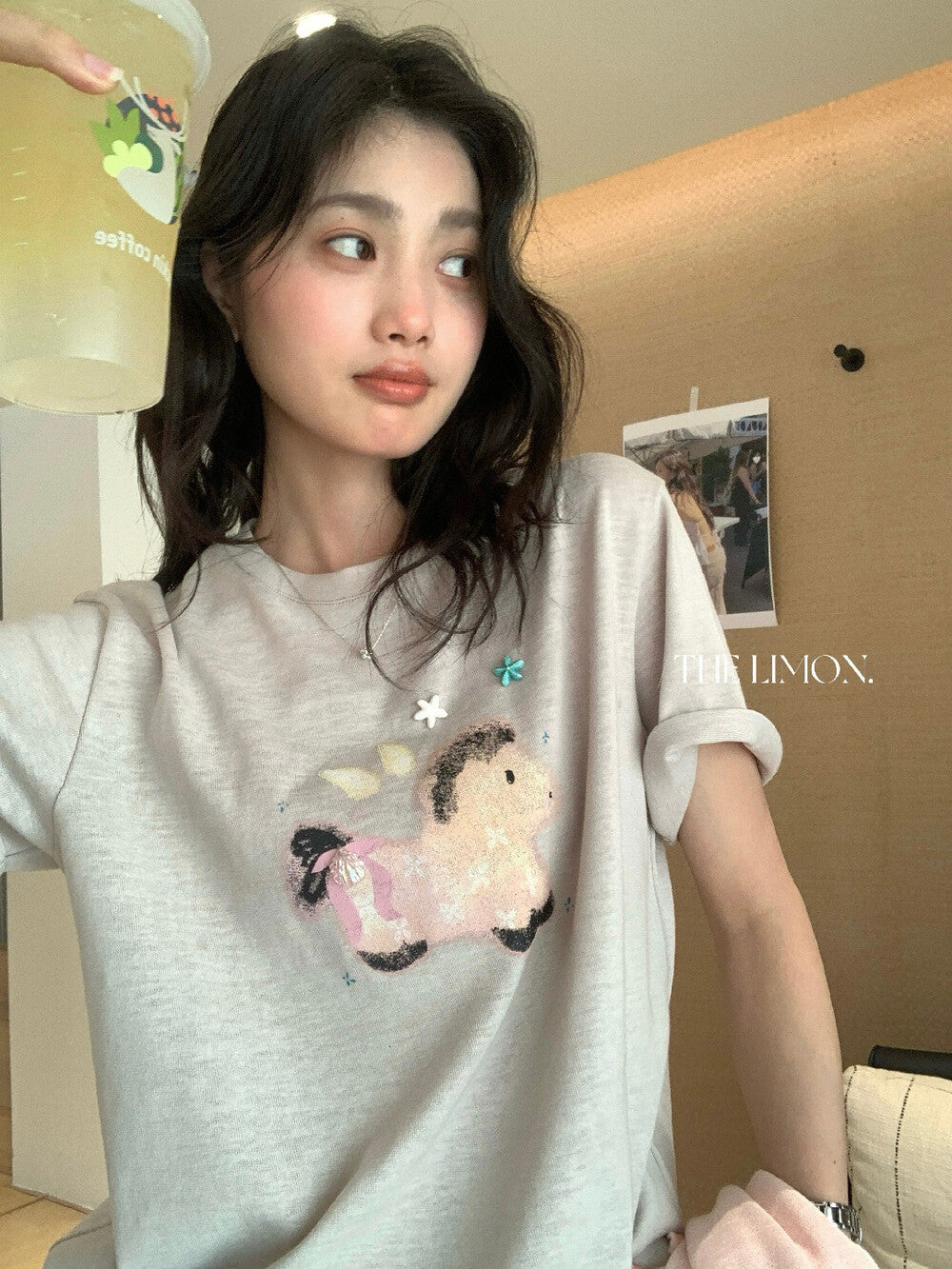 【L10362】實拍檸檬慵懶少女感必備✨精緻手工釘珠小馬印花百搭短袖T恤260408