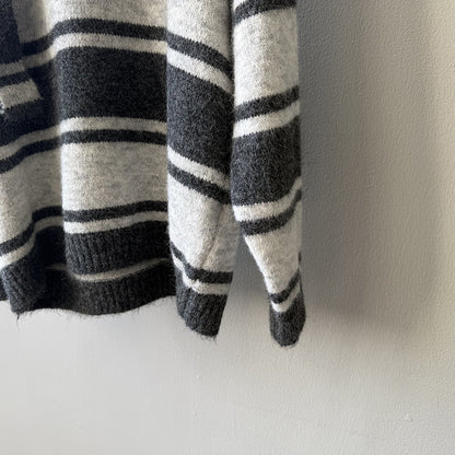 【Y25109】 實拍慵懶條紋V領毛衣＋圍巾(含羊毛3%) 251023