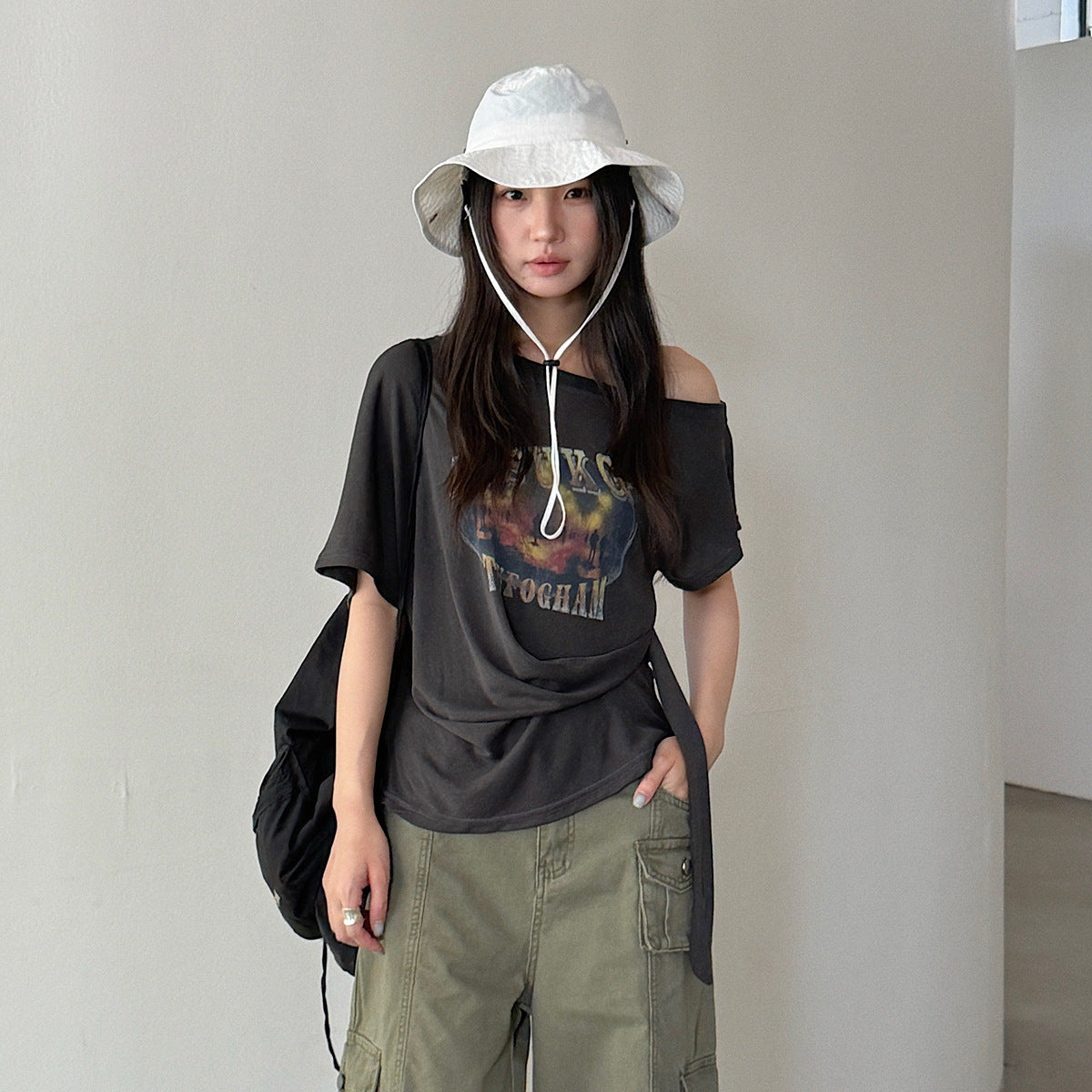 【LD11353】美式街頭微性感💋字母印花綁帶斜肩修身短袖T恤上衣260622