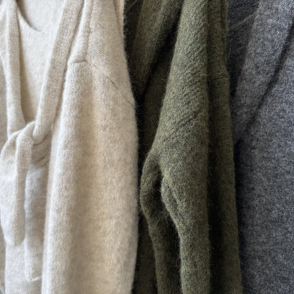 【Y25805】 實拍溫柔軟糯V領毛衣+針織披肩(含羊毛3％）251023