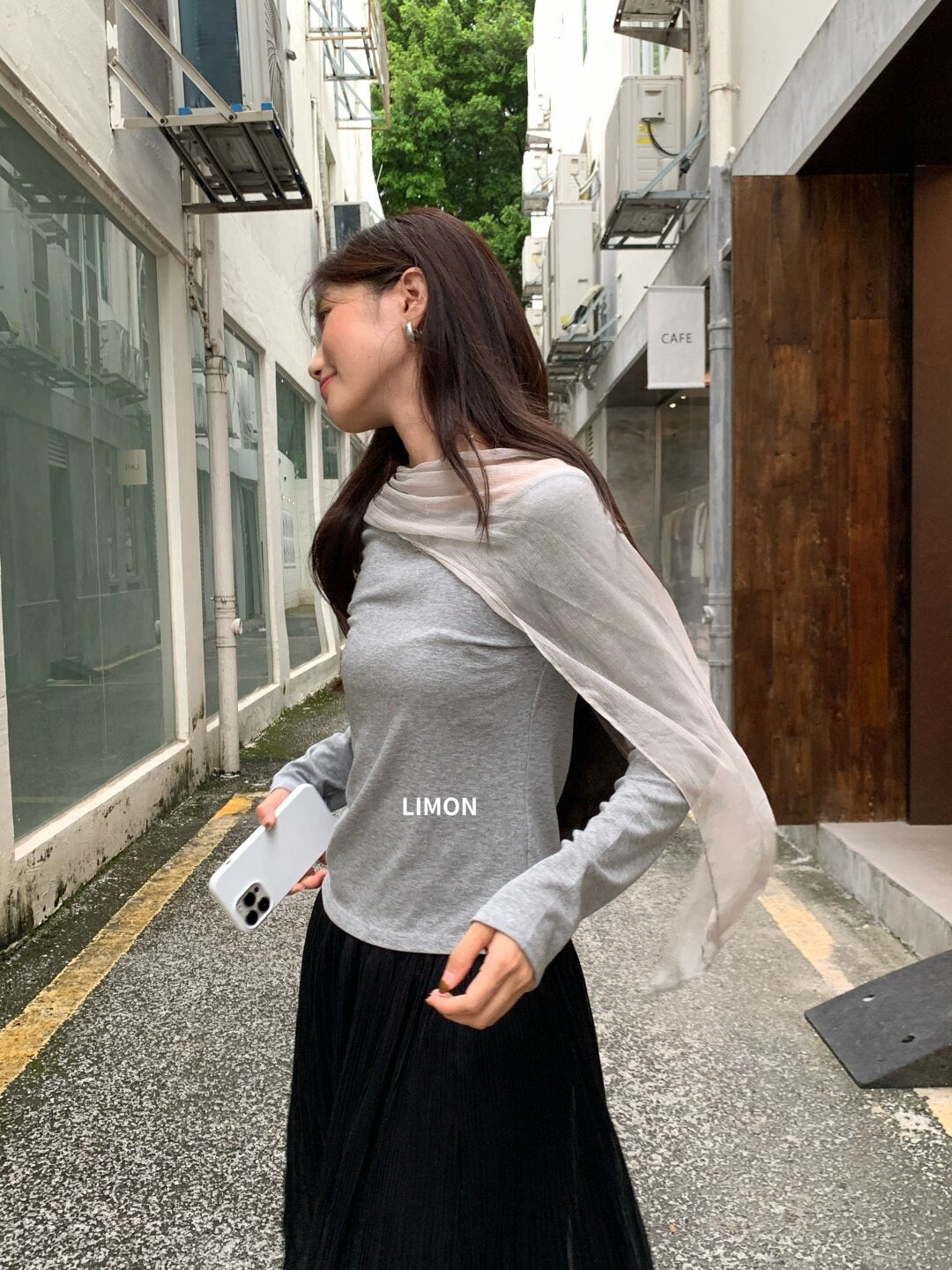 【L11268】檸檬家質感氛圍・飄帶網紗拼接斜肩修身上衣260916
