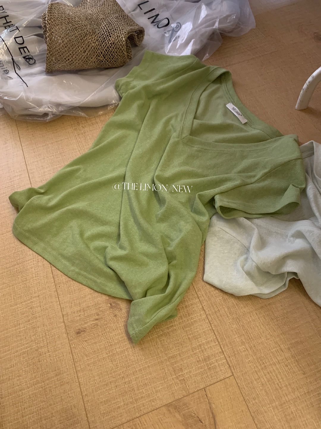 【L10501】極簡高級鬆弛感☕透氣雪花亞麻V領正肩顯瘦短袖T恤260428