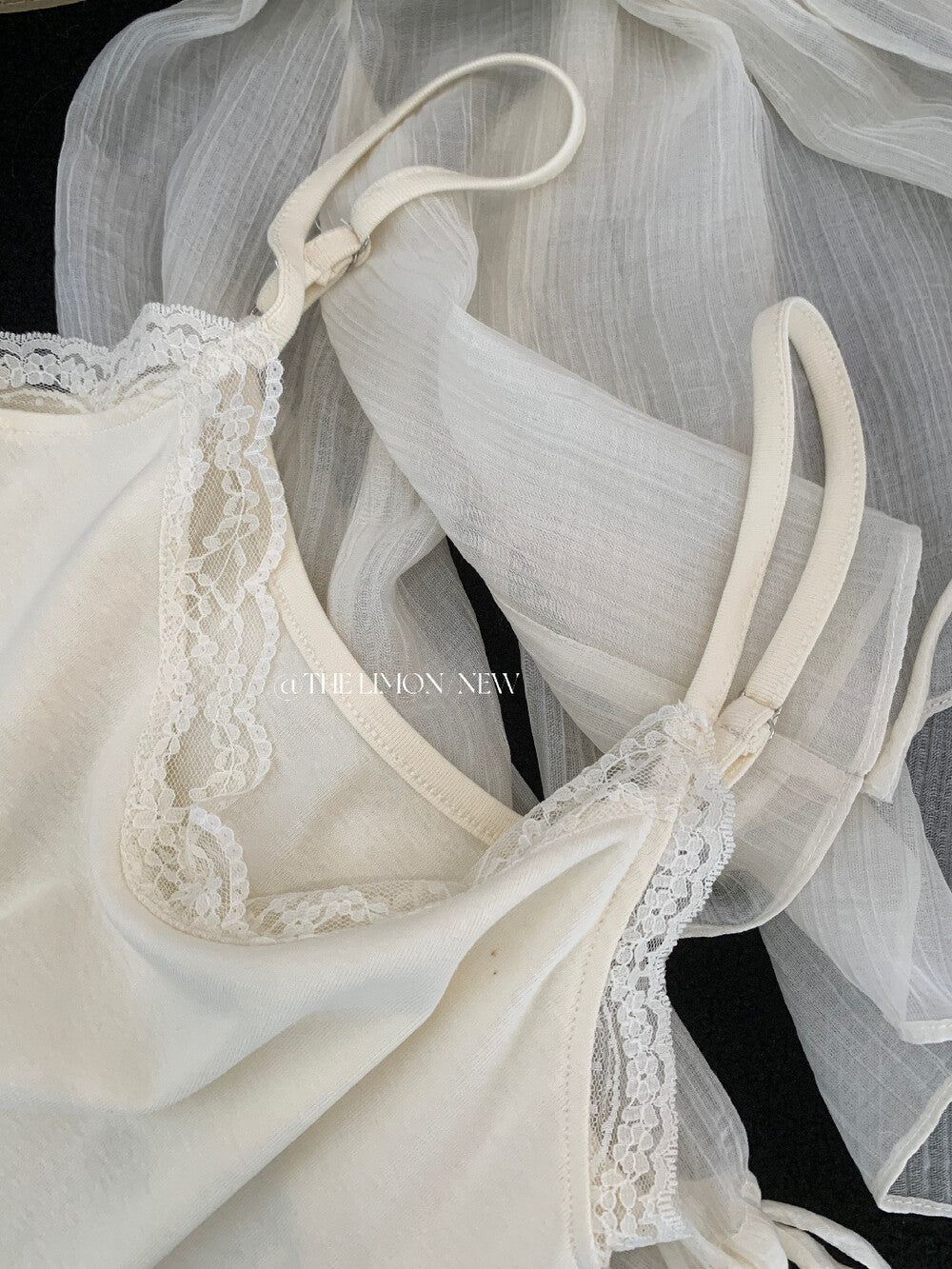 【L10331】實拍檸檬法式浪漫溫柔🌸氣質泡泡袖襯衫+蕾絲拼接細肩帶背心套裝260408
