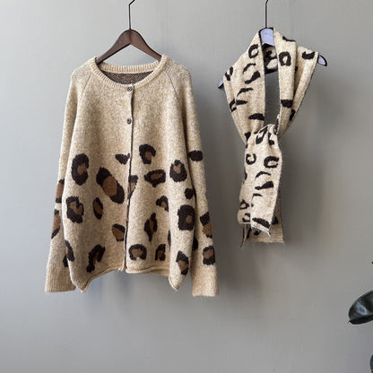 【YP2598】 實拍秋冬慵懶豹紋開衫毛衣+圍巾（含羊毛3%)251023