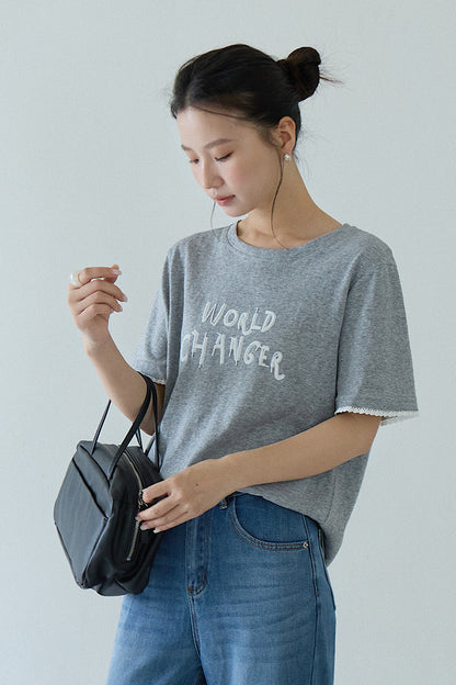 【LD11259】休閒百搭款！韓系個性刺繡字母花邊/荷葉袖寬鬆短袖上衣260512
