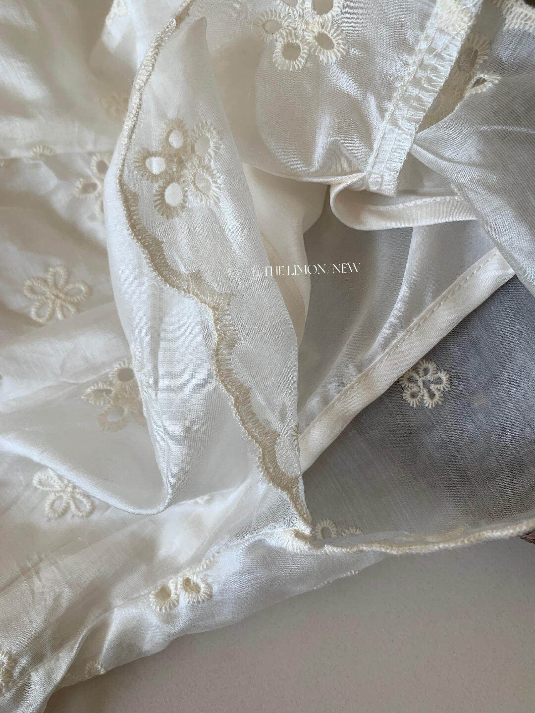 【L10551】時髦法式女伶✨氣質鏤空刺繡顯瘦收腰綁帶V領短袖襯衫260518