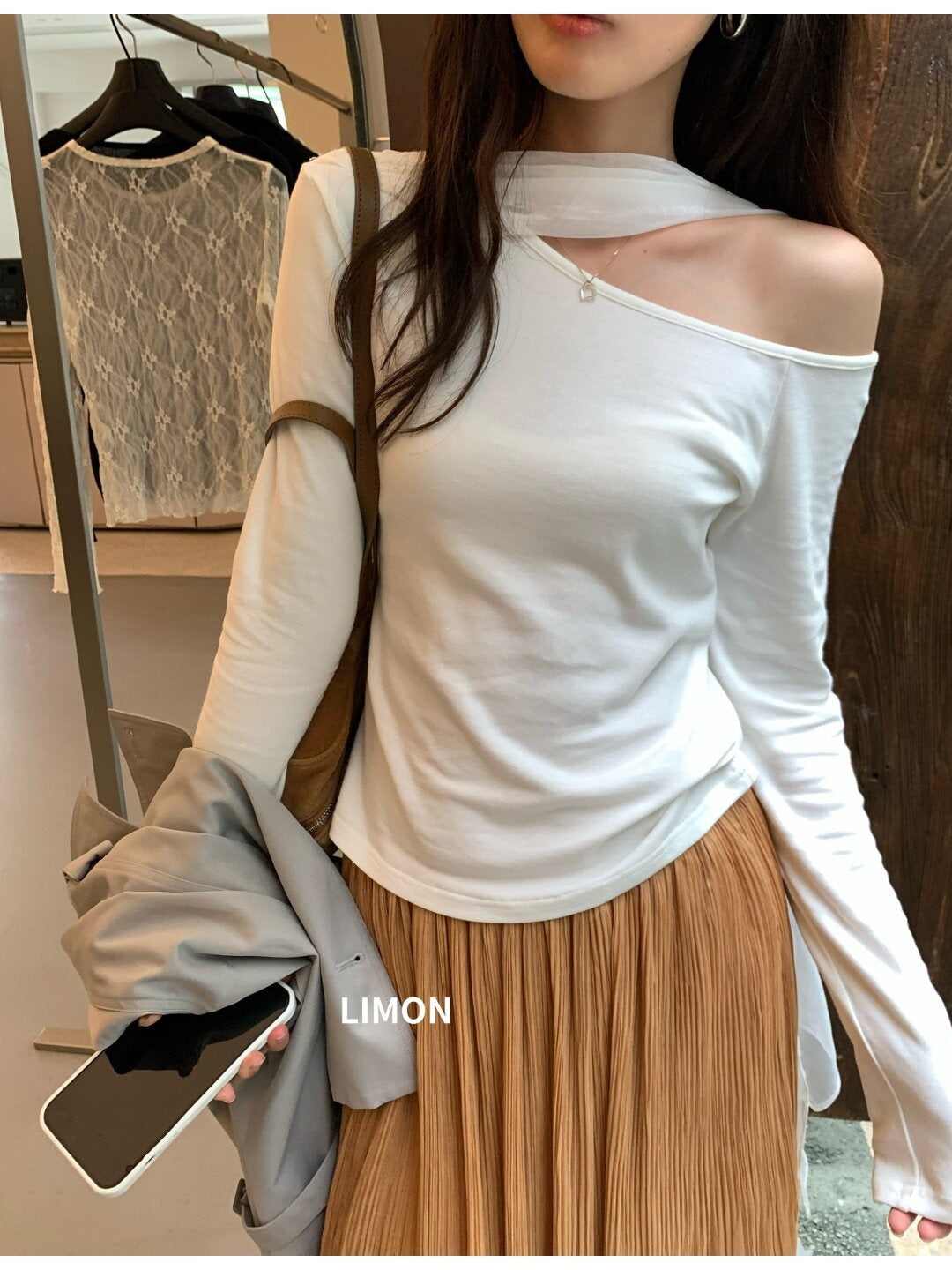 【L11268】檸檬家質感氛圍・飄帶網紗拼接斜肩修身上衣260916