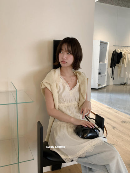 【LR70960】實拍imiss修身顯瘦！氣質蕾絲花邊V領棉麻洋裝260305