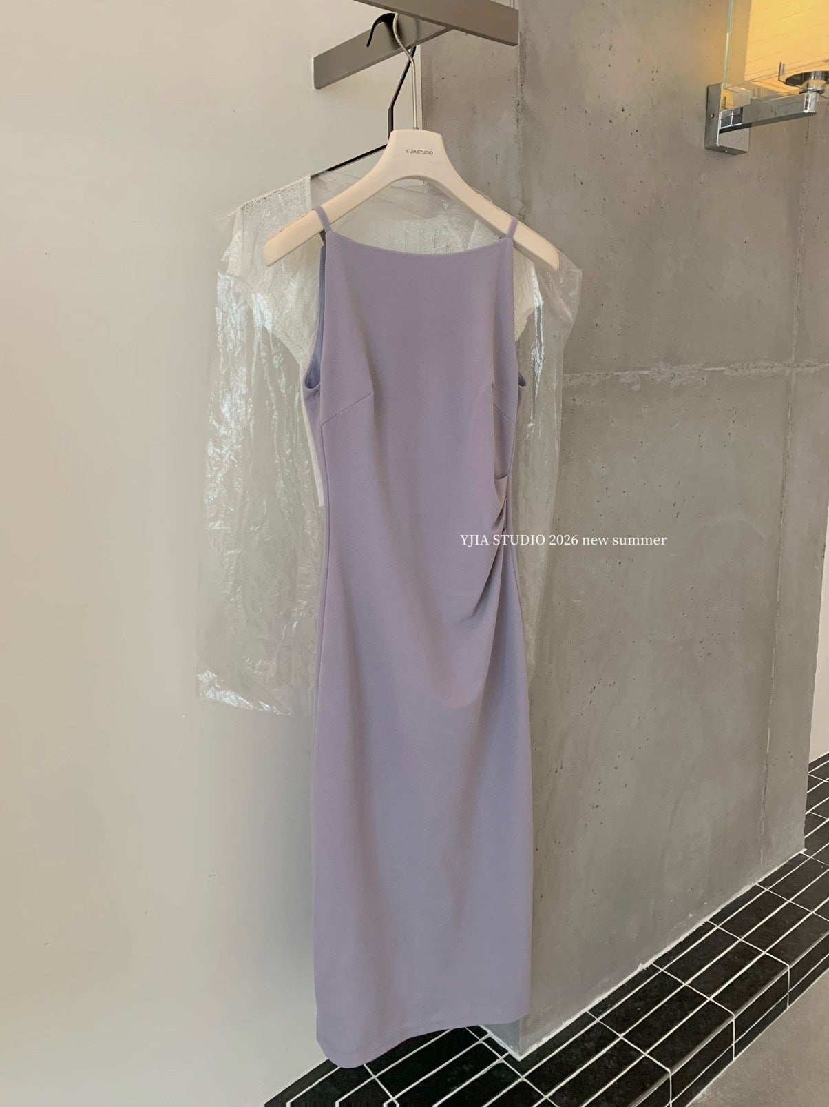 【L2352】夏日法式氣質女孩抓皺縮腰開衩一字領長洋裝260728