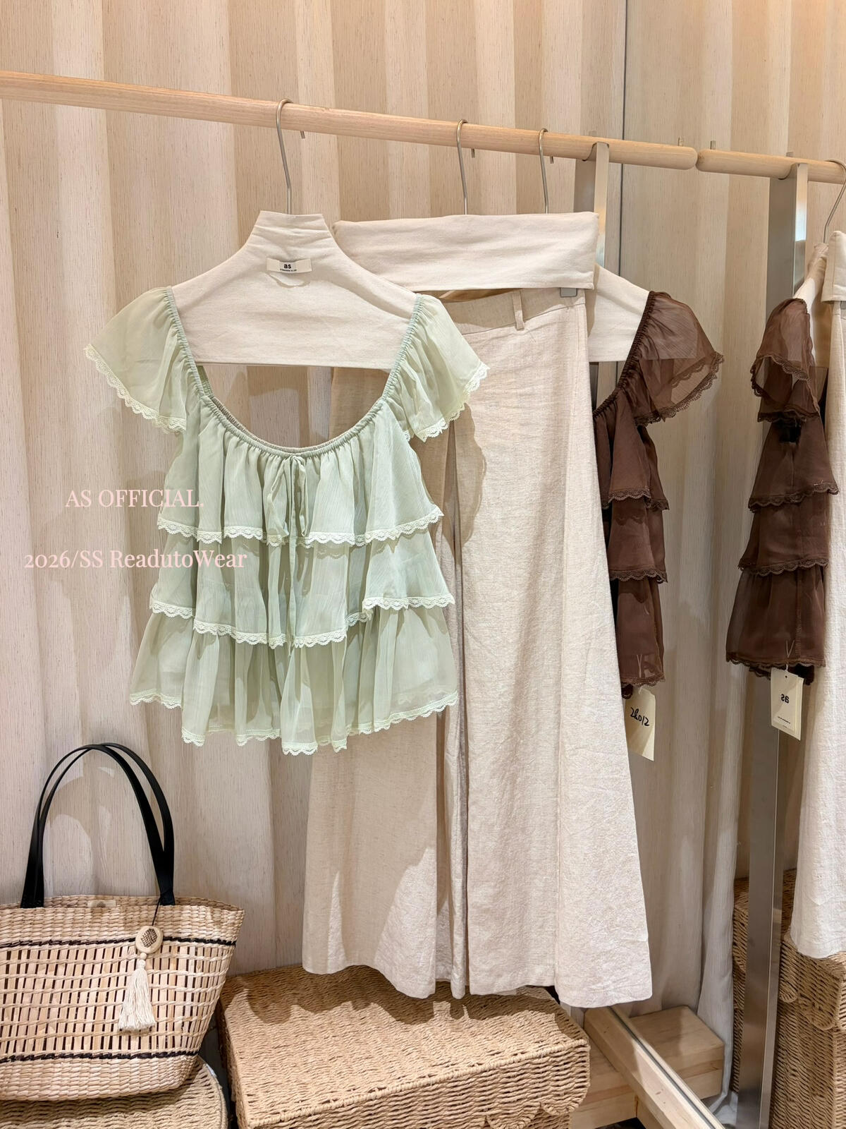 【L28012】法式甜美少女感🎀百搭減齡精緻蕾絲邊飛飛袖短袖上衣260526