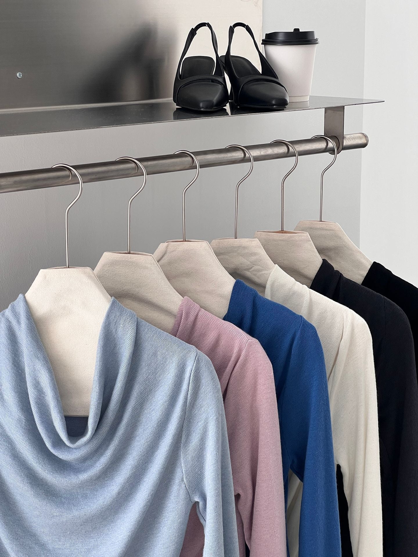 【cimzM946】氣質慵懶超顯白✨設計感垂墜領一字肩露肩顯瘦針織上衣260319