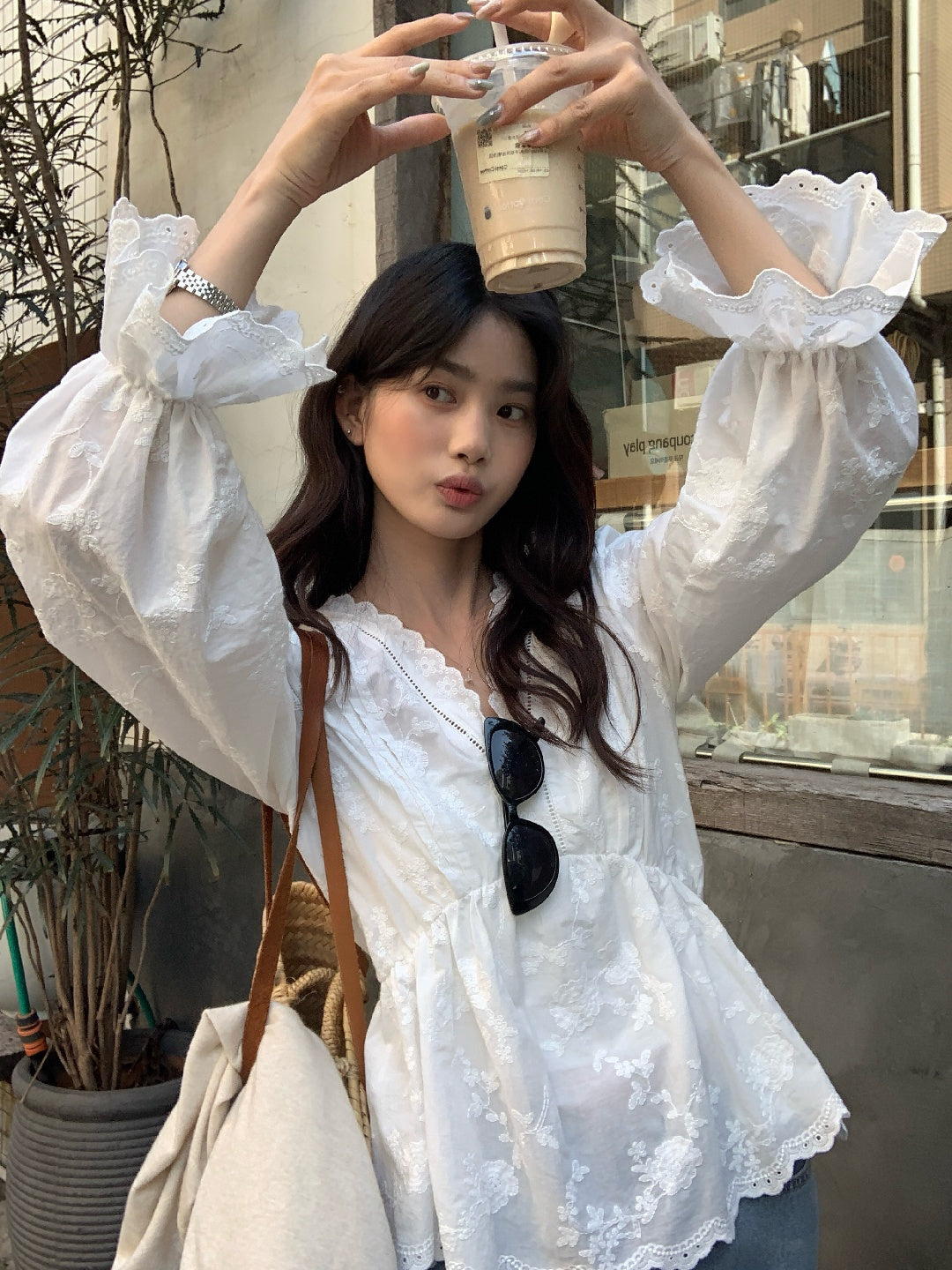 【L10108】實拍檸檬家法式少女感仙氣🌸重工V領刺繡設計泡泡袖白色襯衫260330