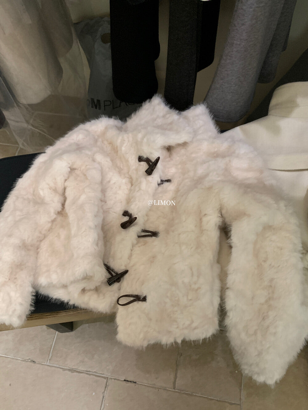【L1230】實拍檸檬冬季加厚保暖立領牛角扣仿皮草外套251117