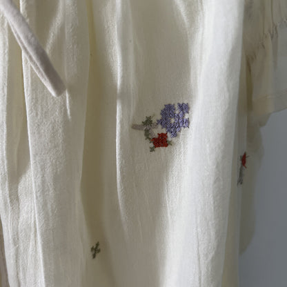 【LD11398】溫柔甜美仙女系🌸韓系氣質刺繡綁帶一字領短袖上衣/襯衫260720