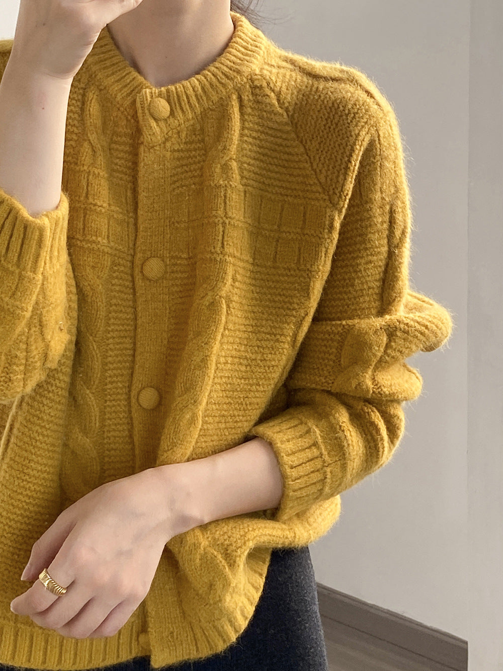 【YP2556】實拍微甜圓領包扣麻花針織外套251023