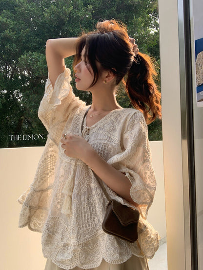 【L10295】法式浪漫精緻細節✨重工刺繡蕾絲休閒V領綁帶薄上衣260428