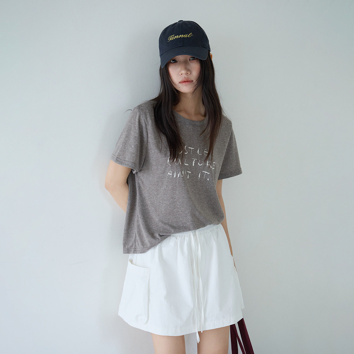 【LD11316】韓系極簡棉麻風☕肌理感字母刺繡寬鬆圓領短袖T恤260601