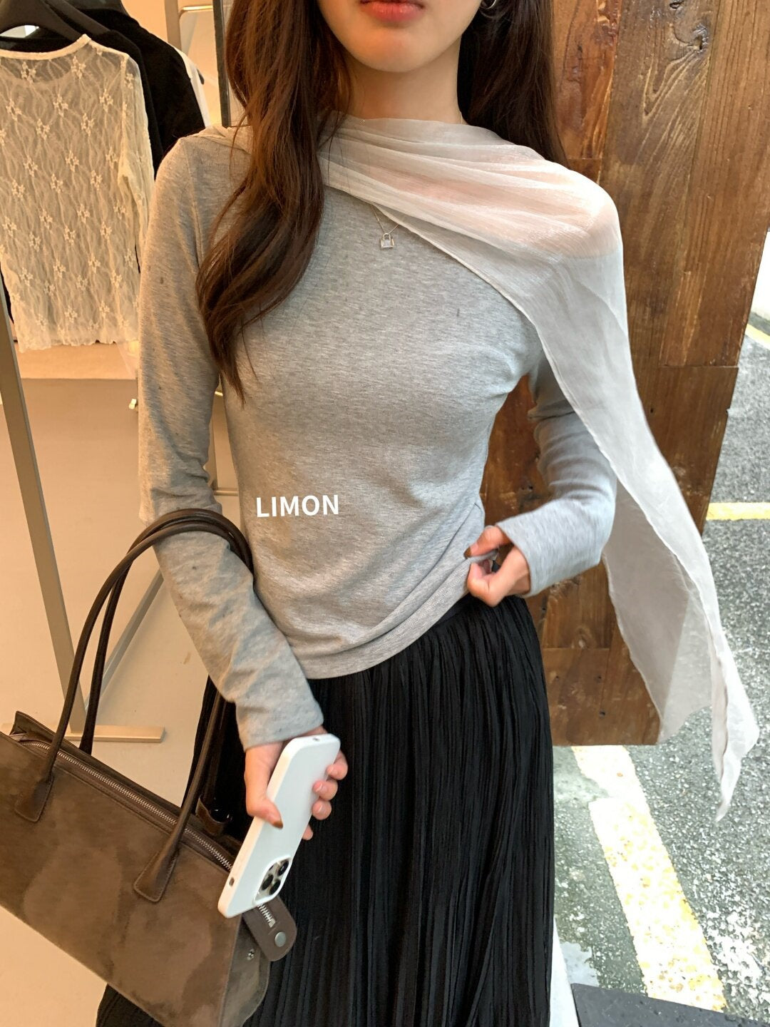 【L11268】檸檬家質感氛圍・飄帶網紗拼接斜肩修身上衣260916